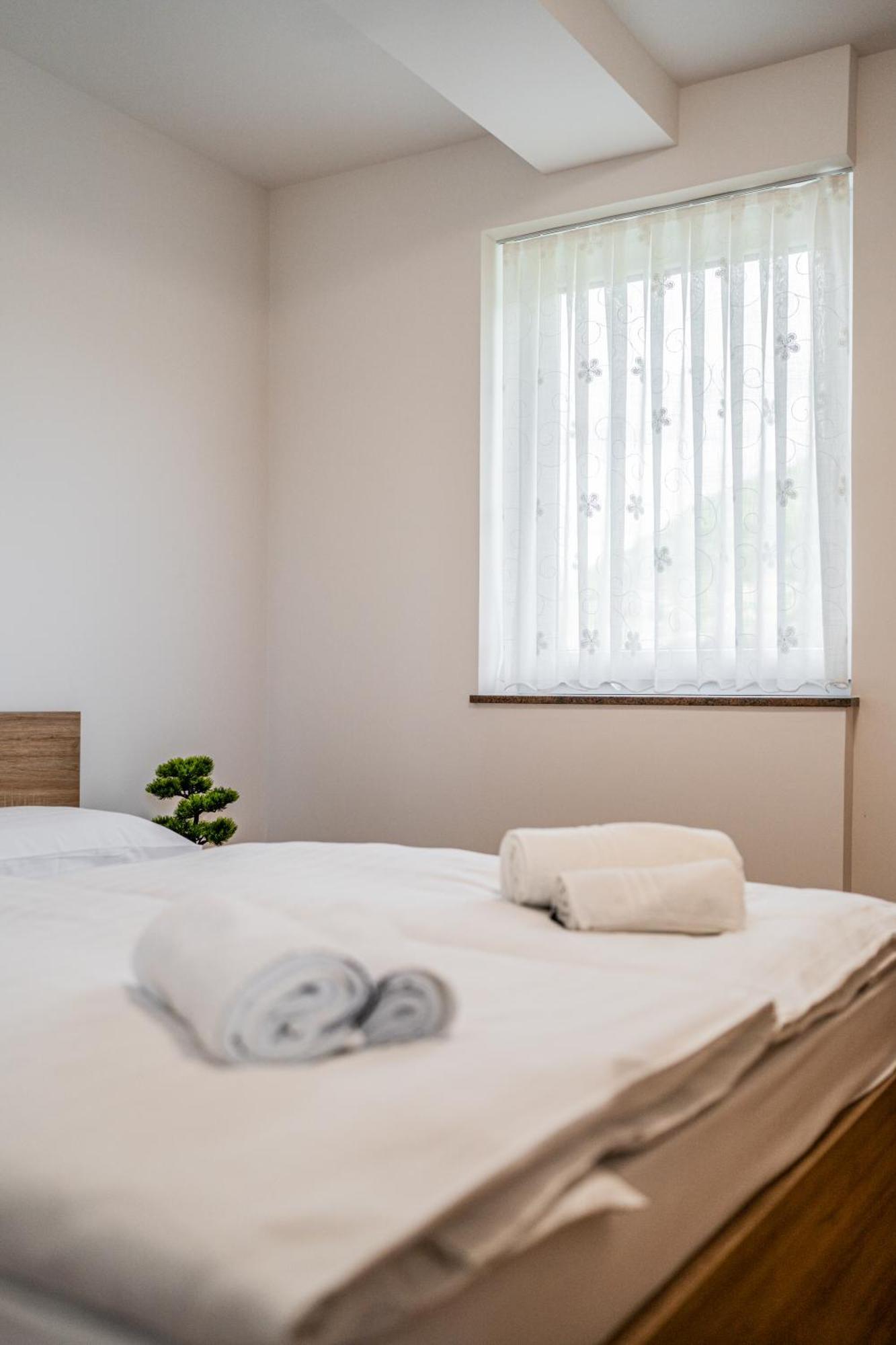 Ribnik Stari Trg Apartment Lesicno Bilik gambar