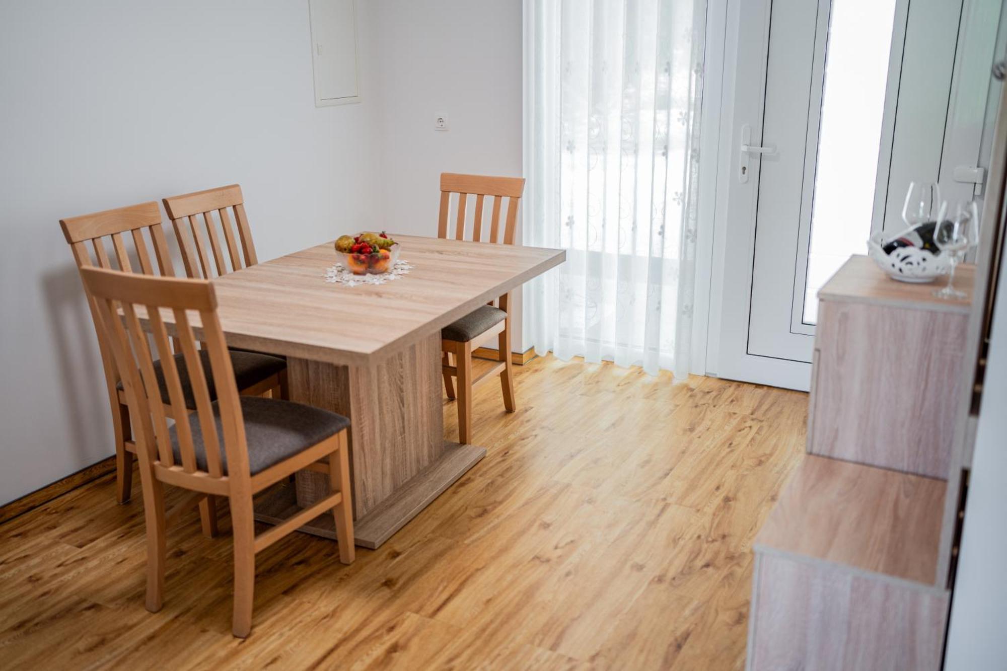 Ribnik Stari Trg Apartment Lesicno Bilik gambar