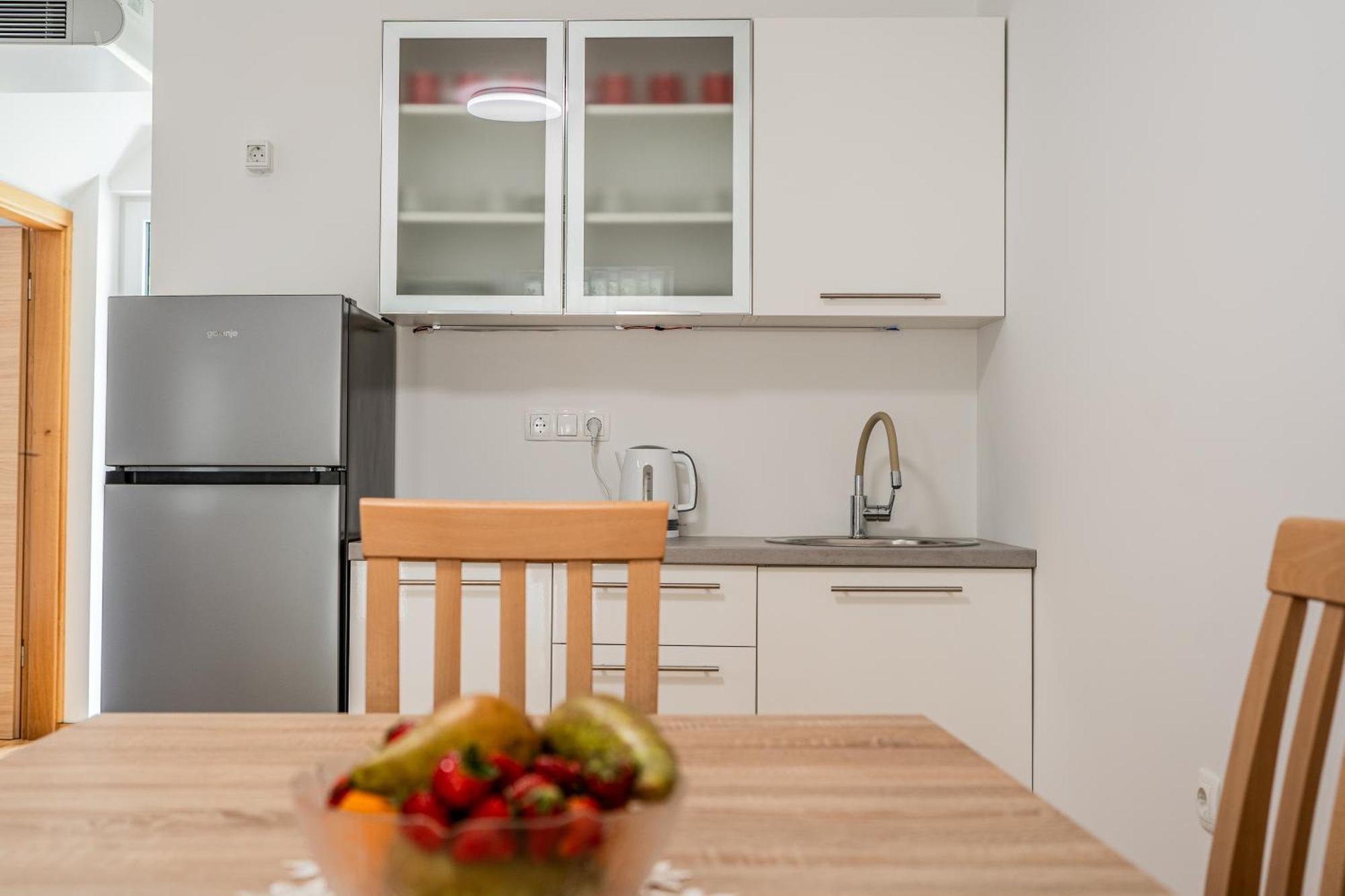 Ribnik Stari Trg Apartment Lesicno Bilik gambar