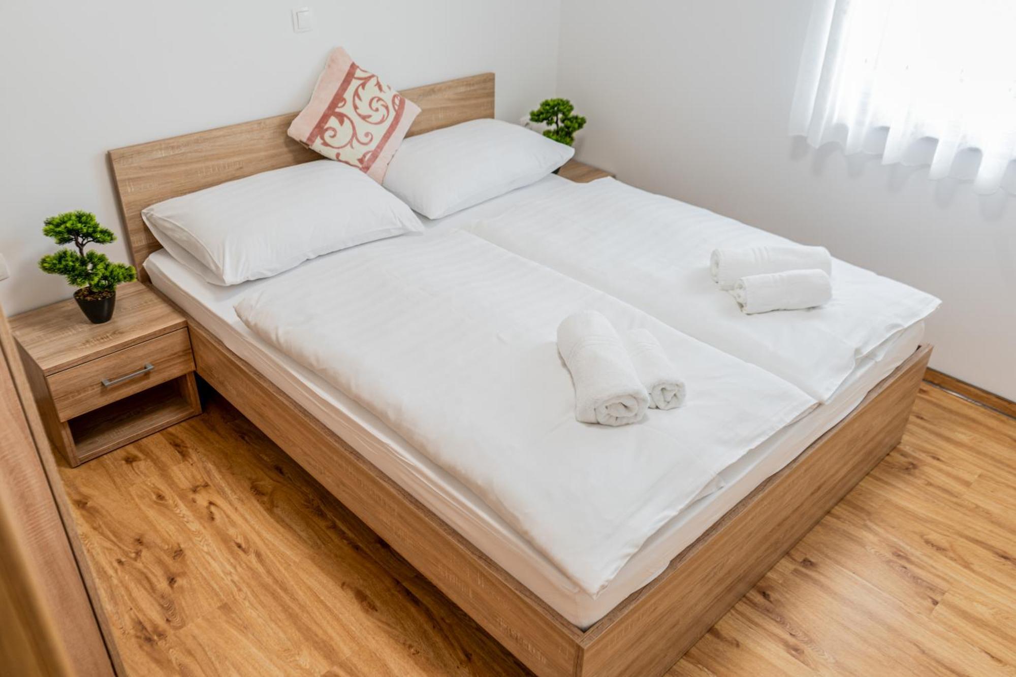 Ribnik Stari Trg Apartment Lesicno Luaran gambar