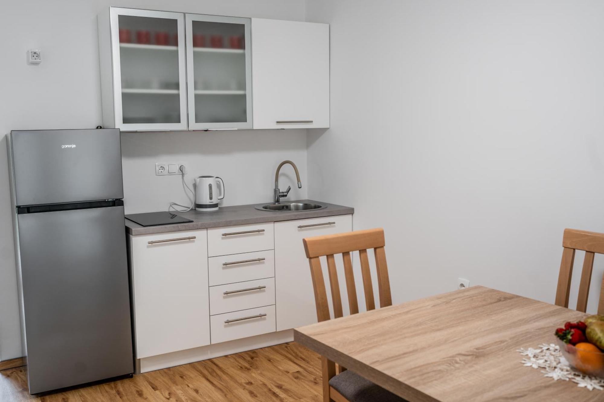 Ribnik Stari Trg Apartment Lesicno Bilik gambar