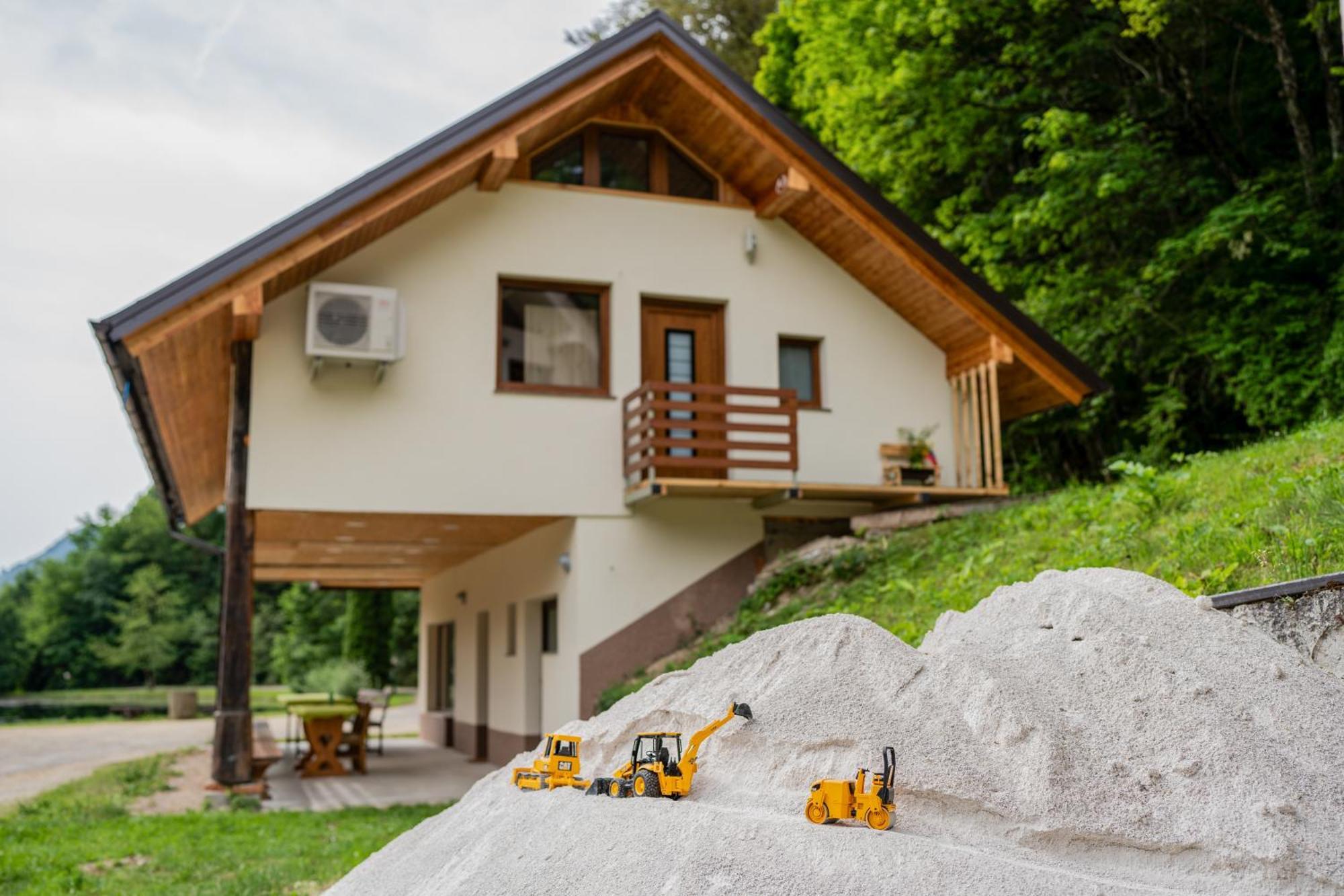 Ribnik Stari Trg Apartment Lesicno Bilik gambar