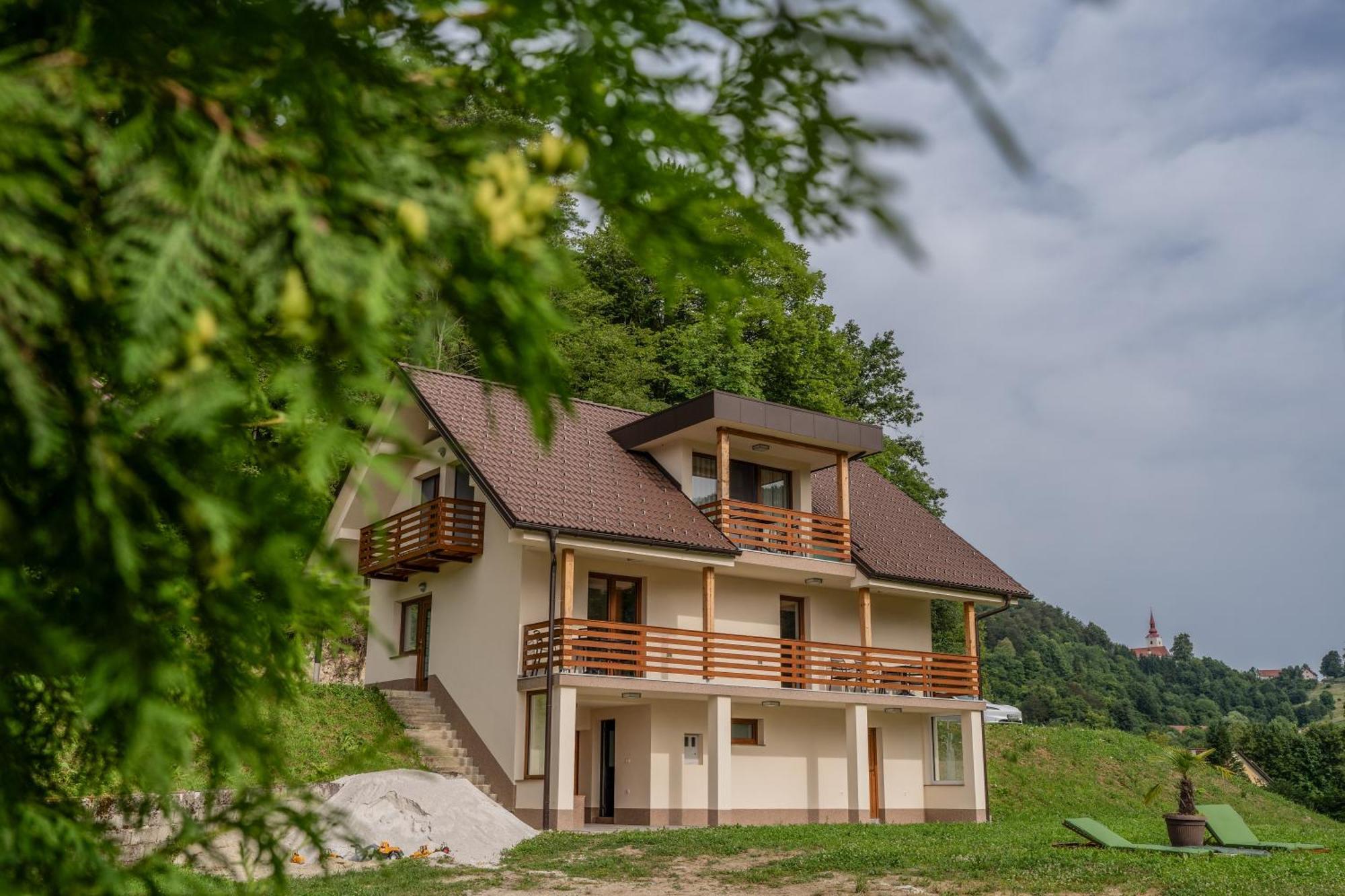 Ribnik Stari Trg Apartment Lesicno Luaran gambar
