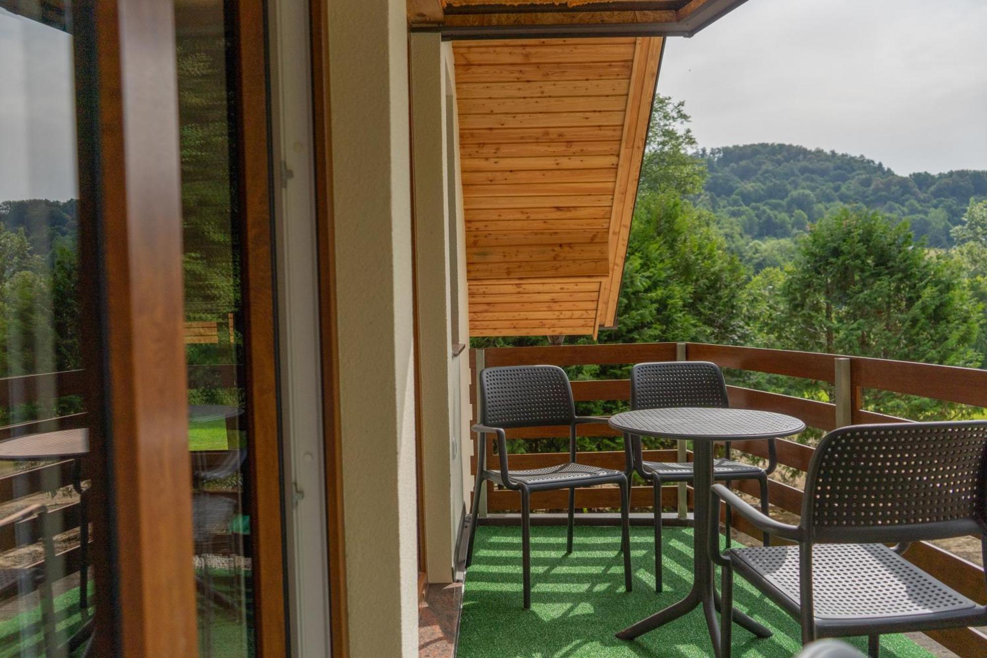 Ribnik Stari Trg Apartment Lesicno Bilik gambar