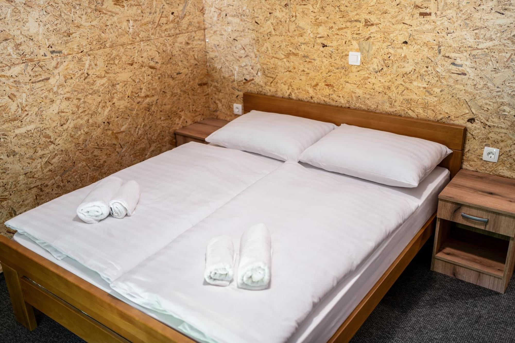 Ribnik Stari Trg Apartment Lesicno Bilik gambar