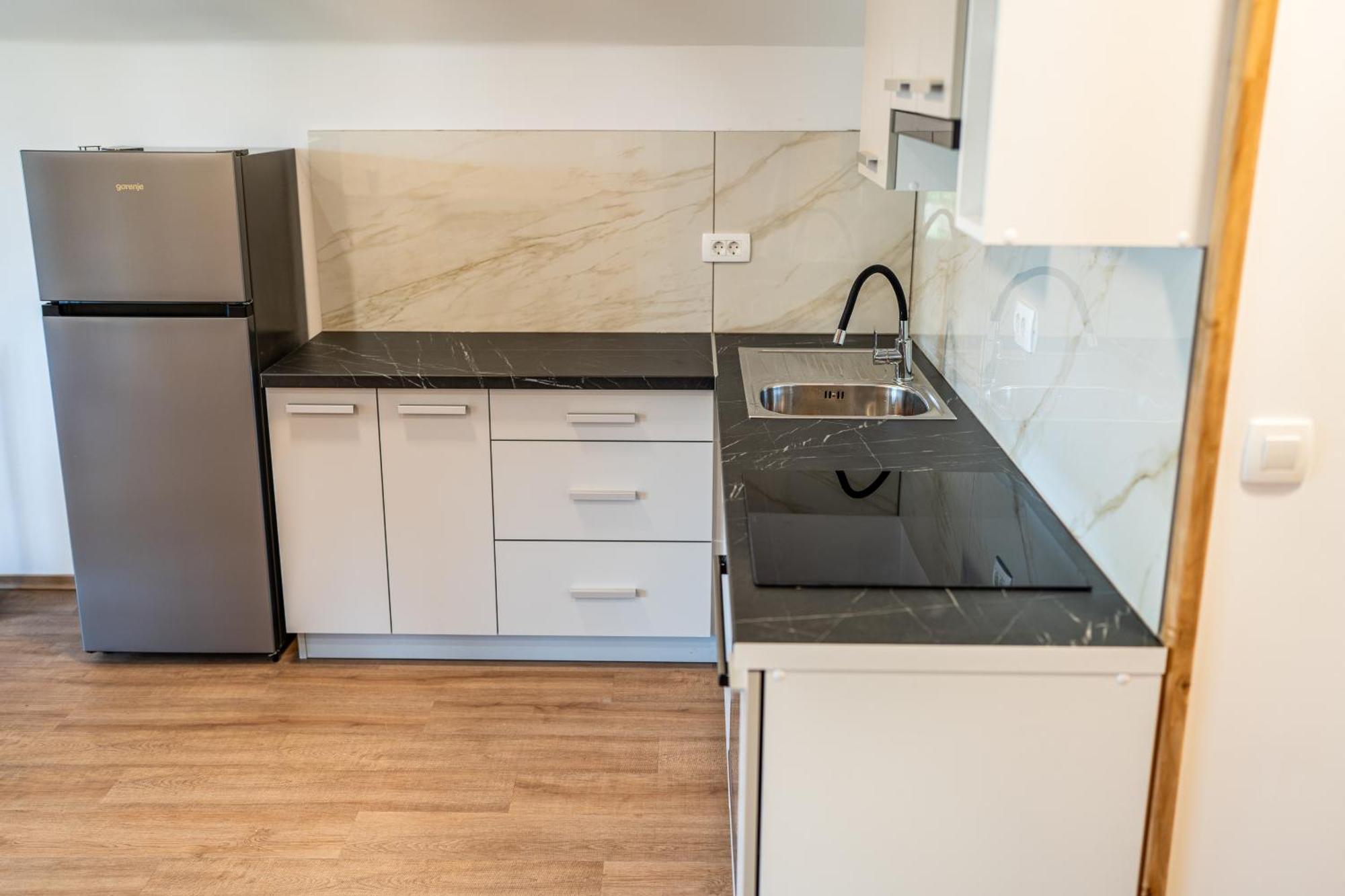 Ribnik Stari Trg Apartment Lesicno Luaran gambar