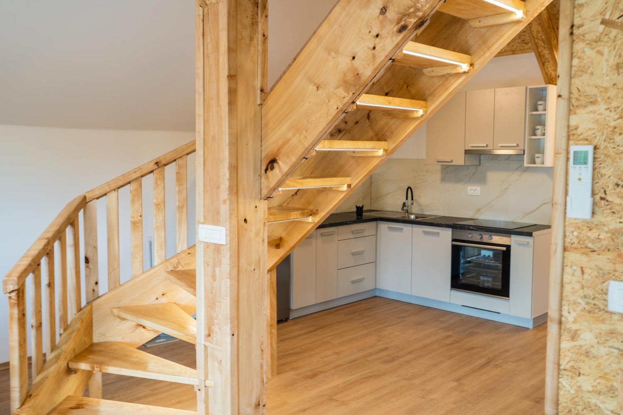 Ribnik Stari Trg Apartment Lesicno Luaran gambar