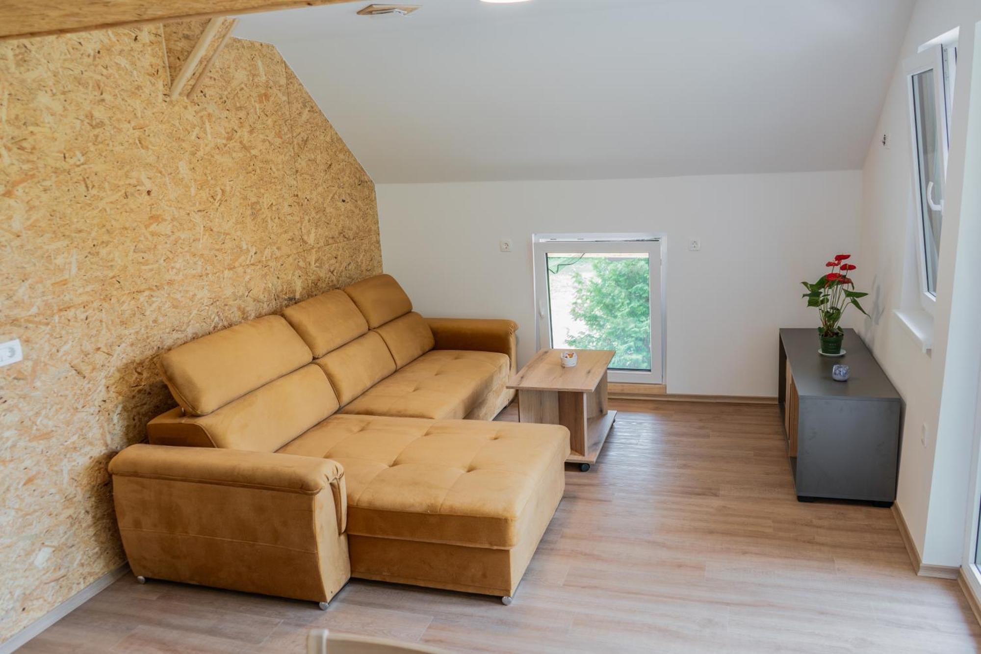 Ribnik Stari Trg Apartment Lesicno Bilik gambar
