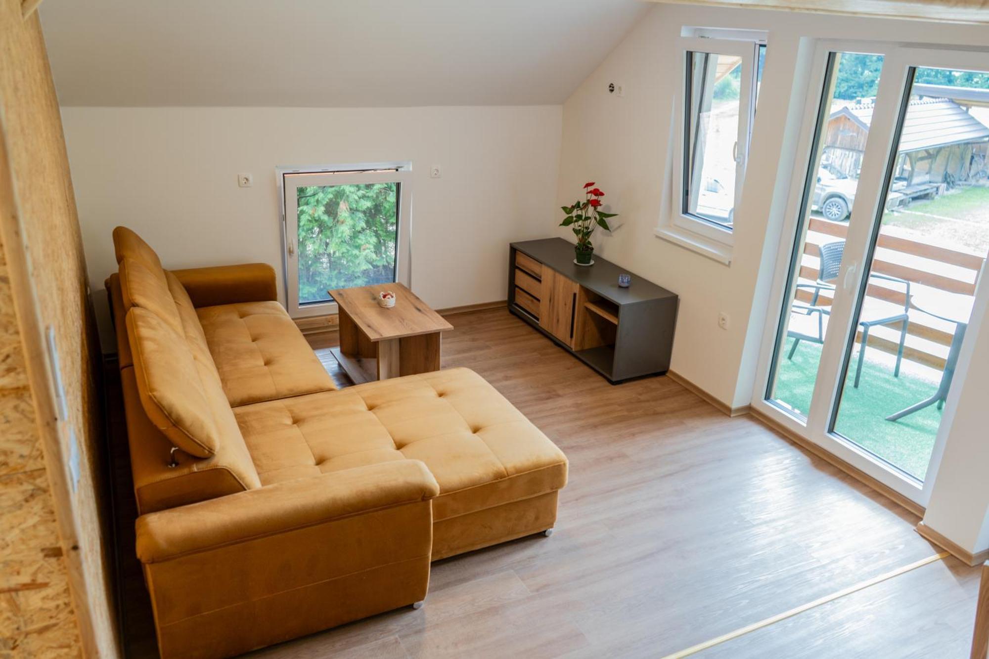 Ribnik Stari Trg Apartment Lesicno Luaran gambar