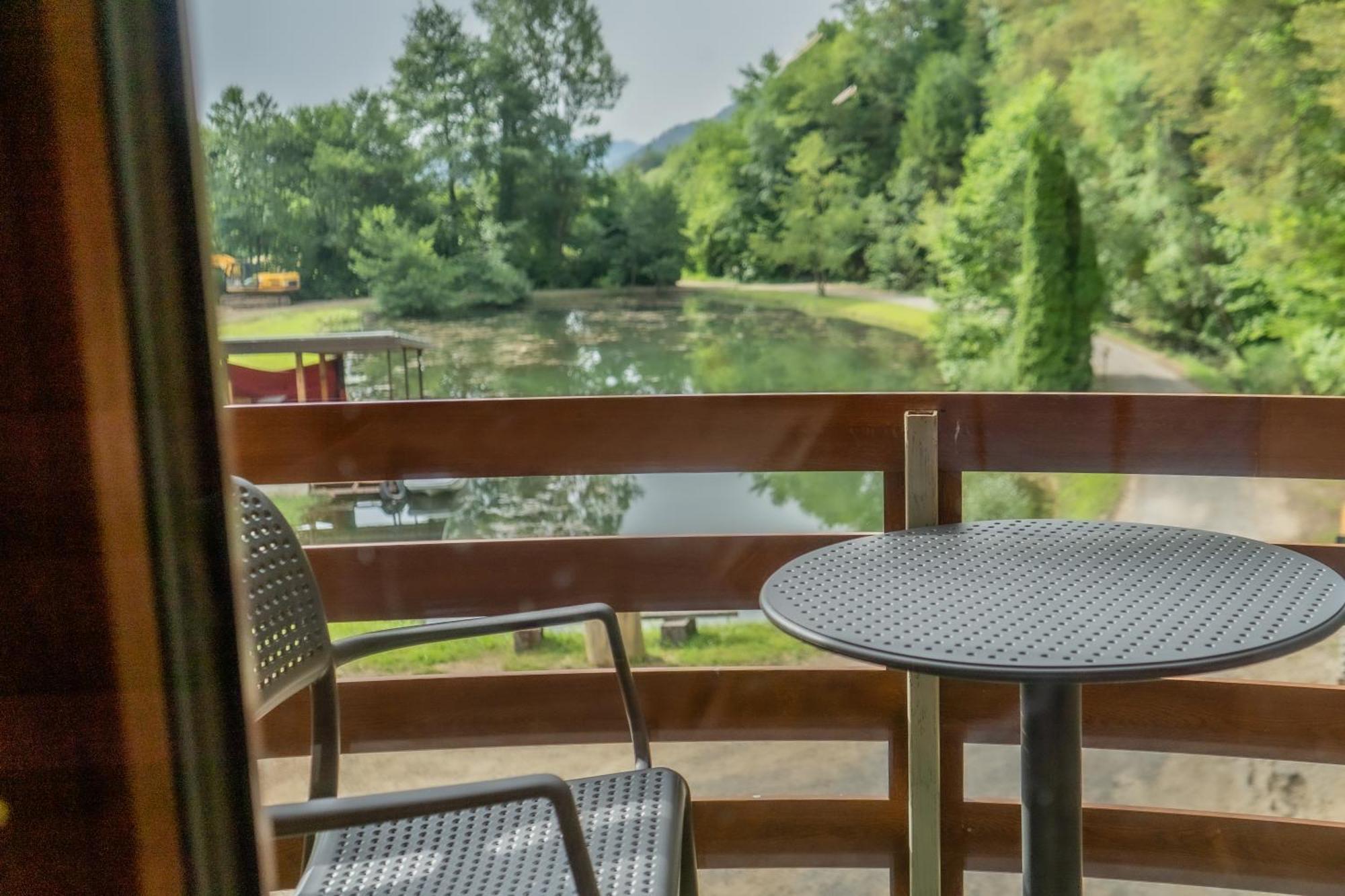 Ribnik Stari Trg Apartment Lesicno Luaran gambar