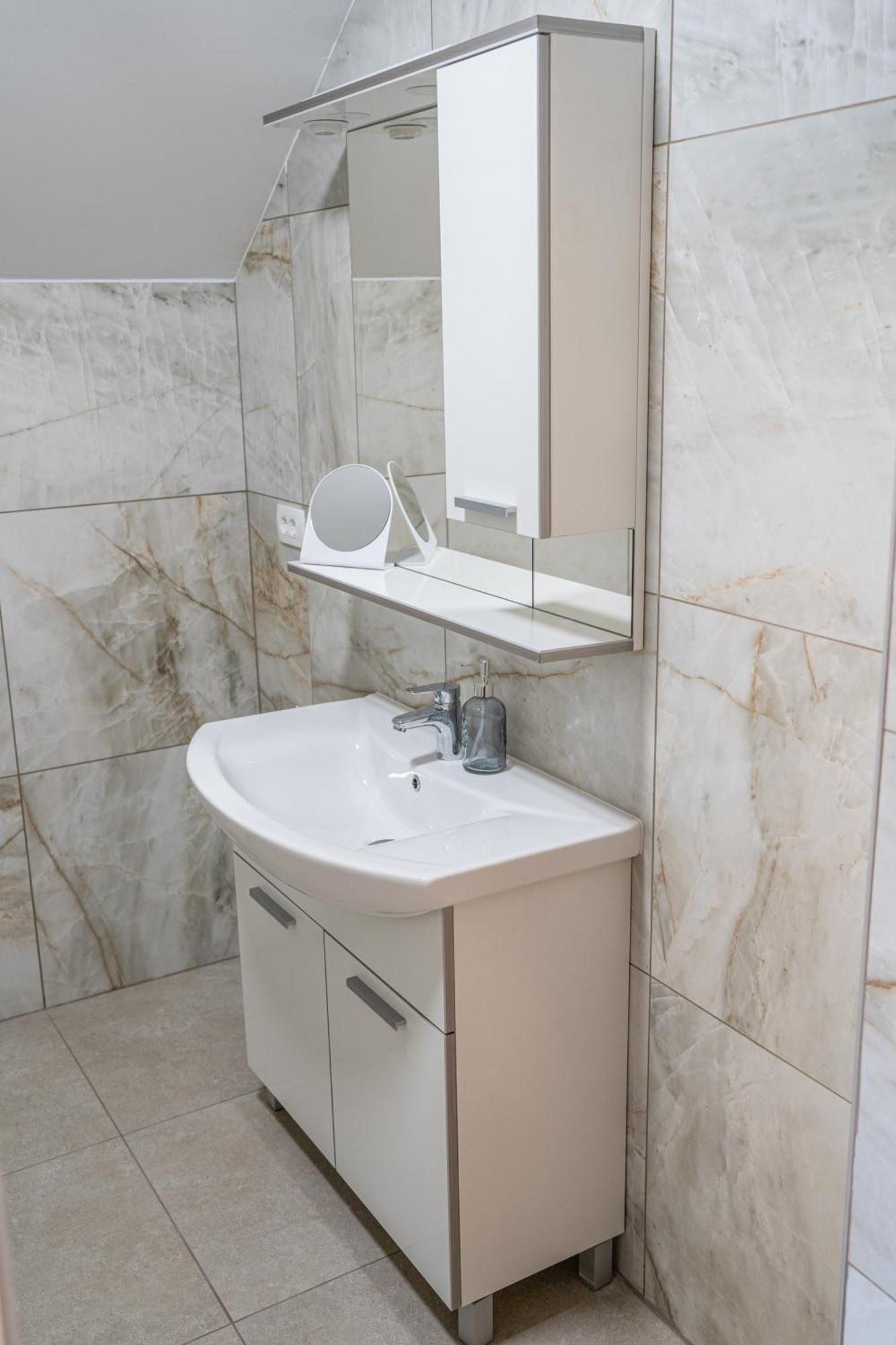 Ribnik Stari Trg Apartment Lesicno Luaran gambar