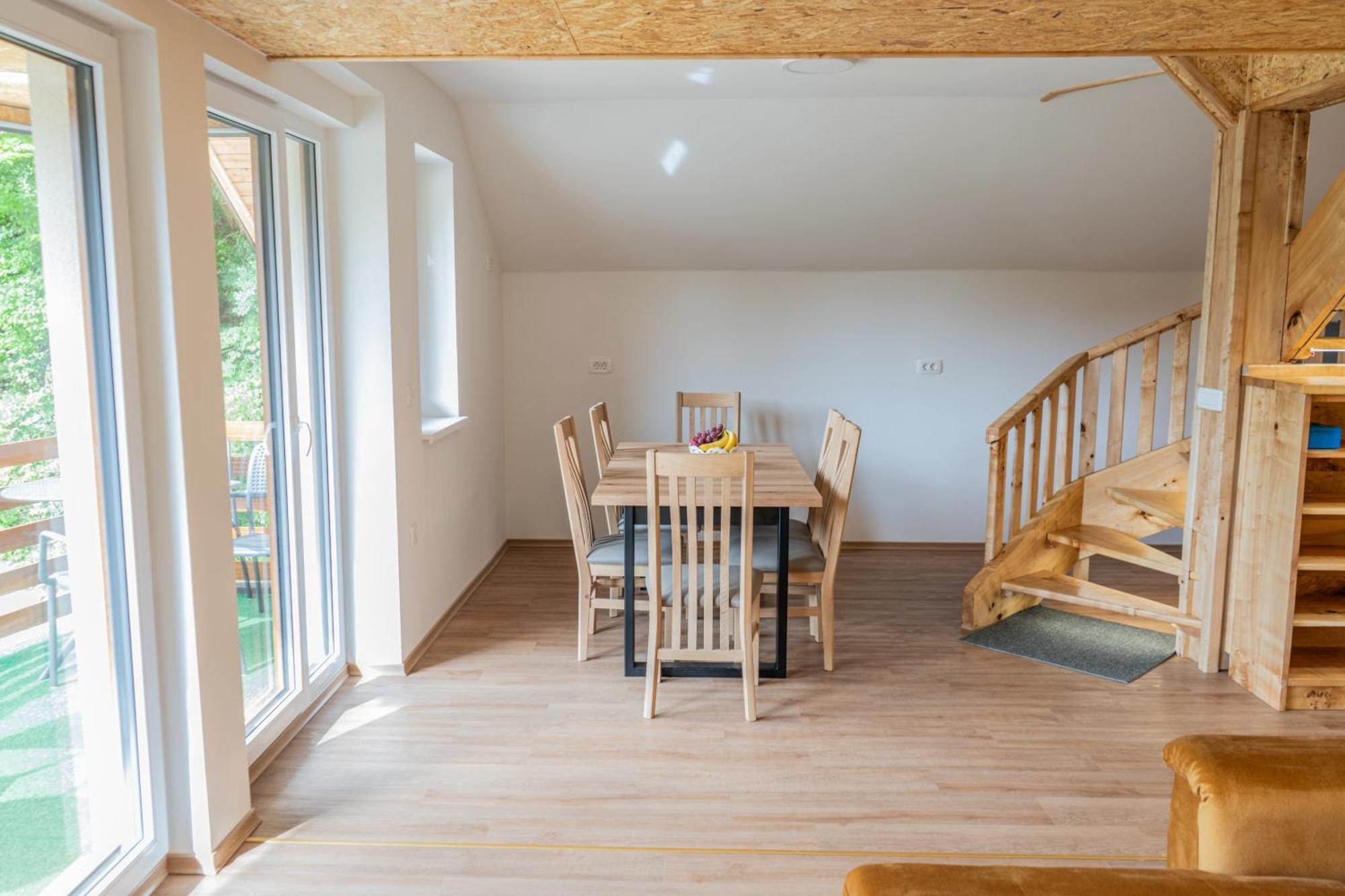 Ribnik Stari Trg Apartment Lesicno Bilik gambar