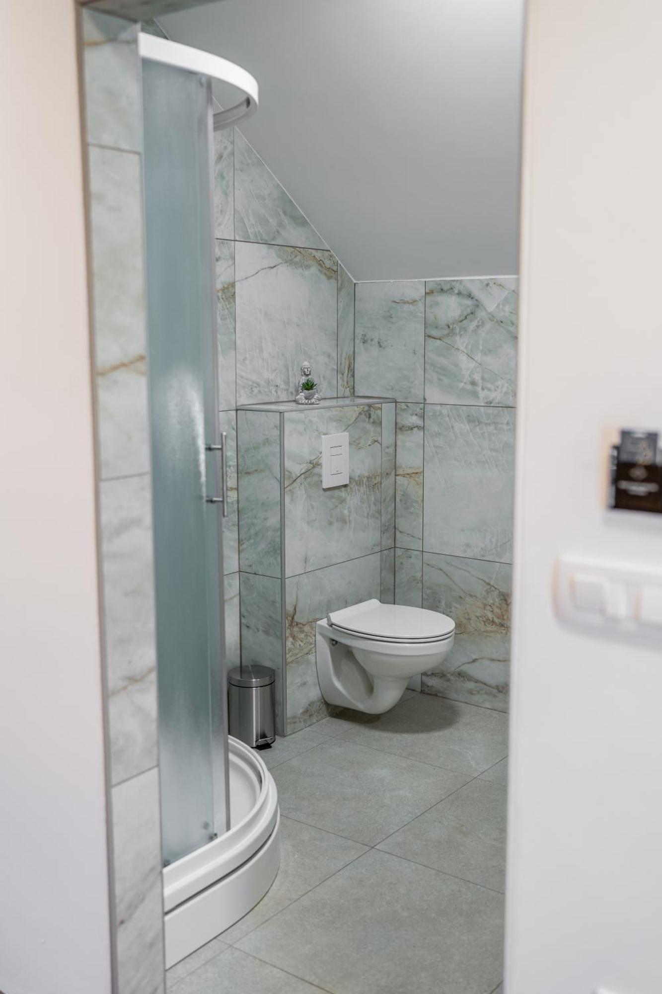Ribnik Stari Trg Apartment Lesicno Luaran gambar