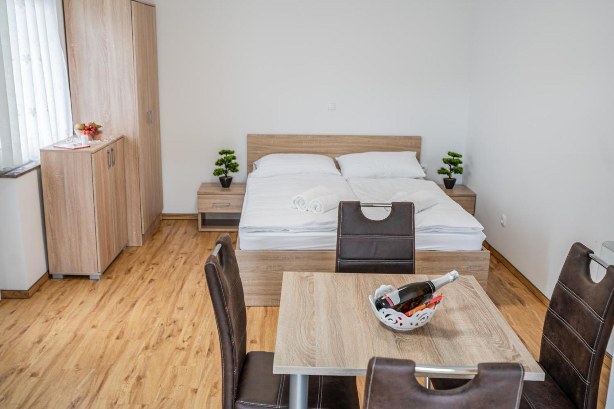 Ribnik Stari Trg Apartment Lesicno Luaran gambar