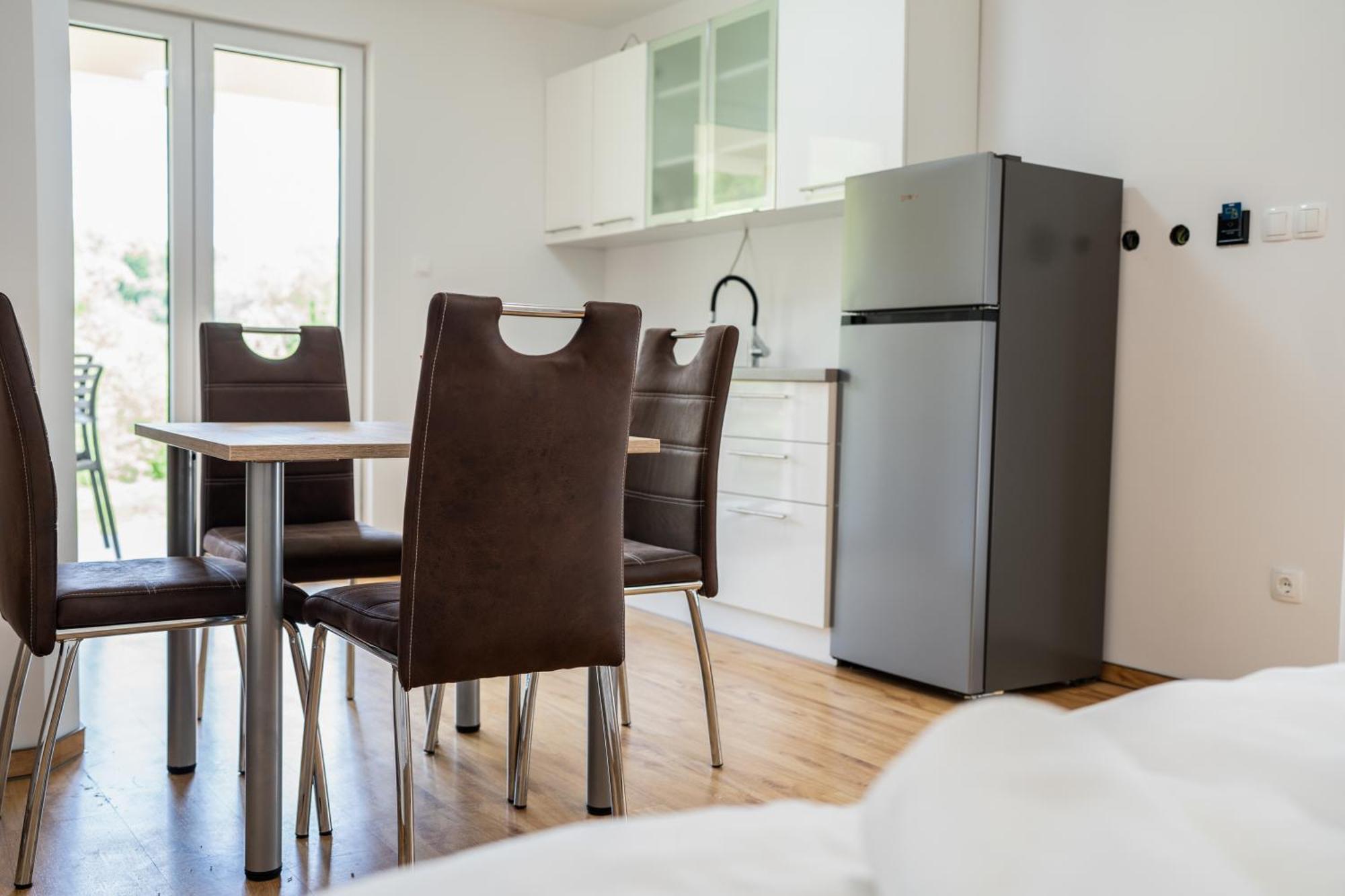 Ribnik Stari Trg Apartment Lesicno Bilik gambar