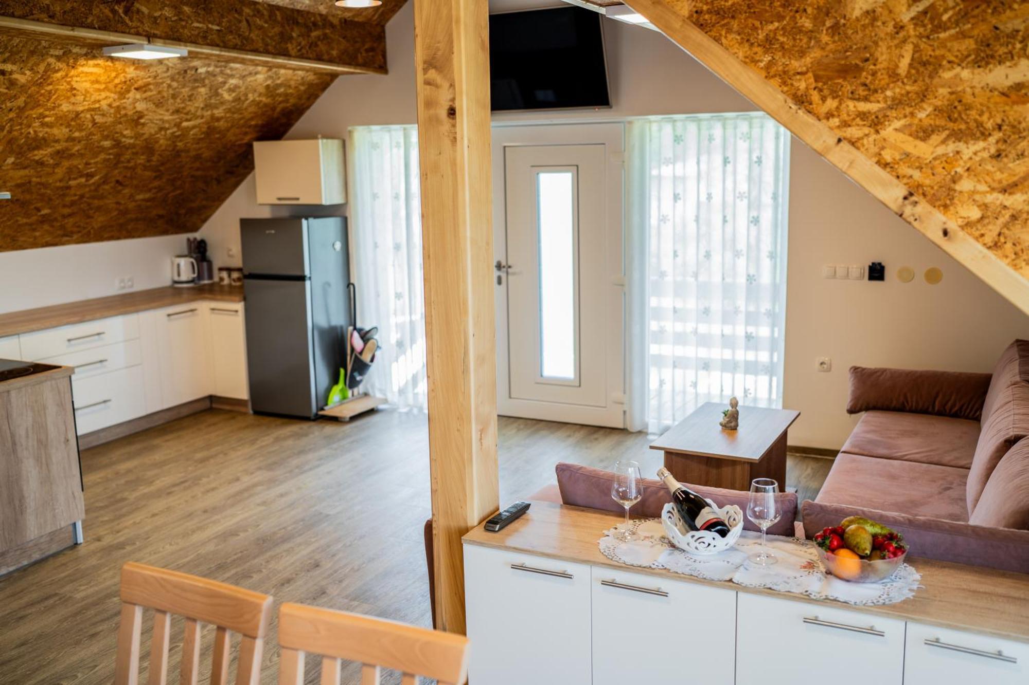 Ribnik Stari Trg Apartment Lesicno Luaran gambar