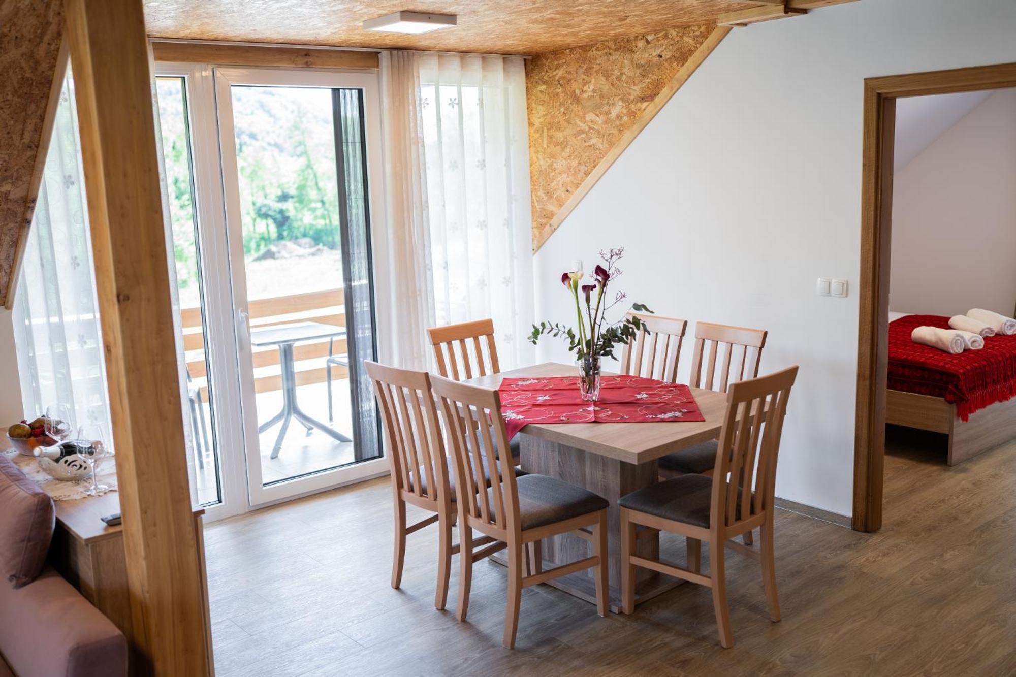 Ribnik Stari Trg Apartment Lesicno Bilik gambar