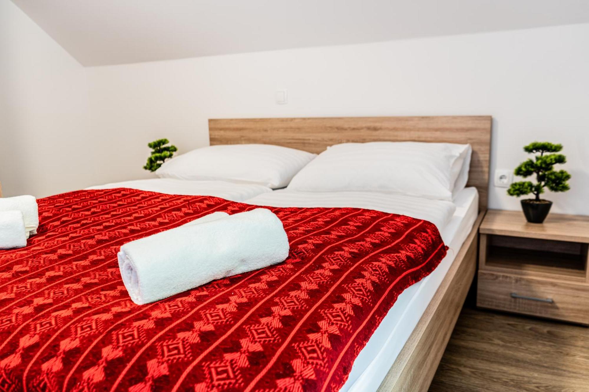 Ribnik Stari Trg Apartment Lesicno Luaran gambar