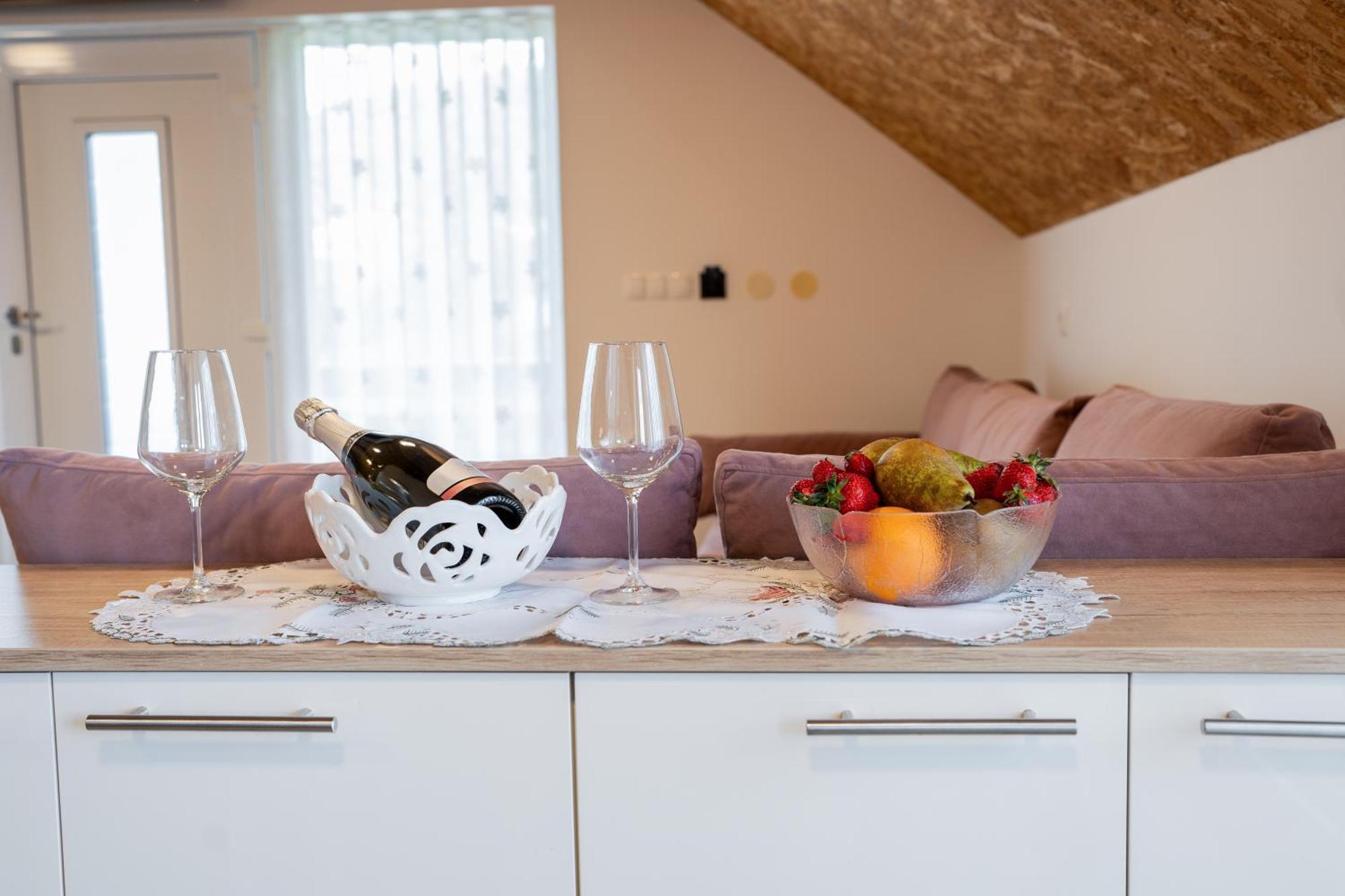 Ribnik Stari Trg Apartment Lesicno Bilik gambar
