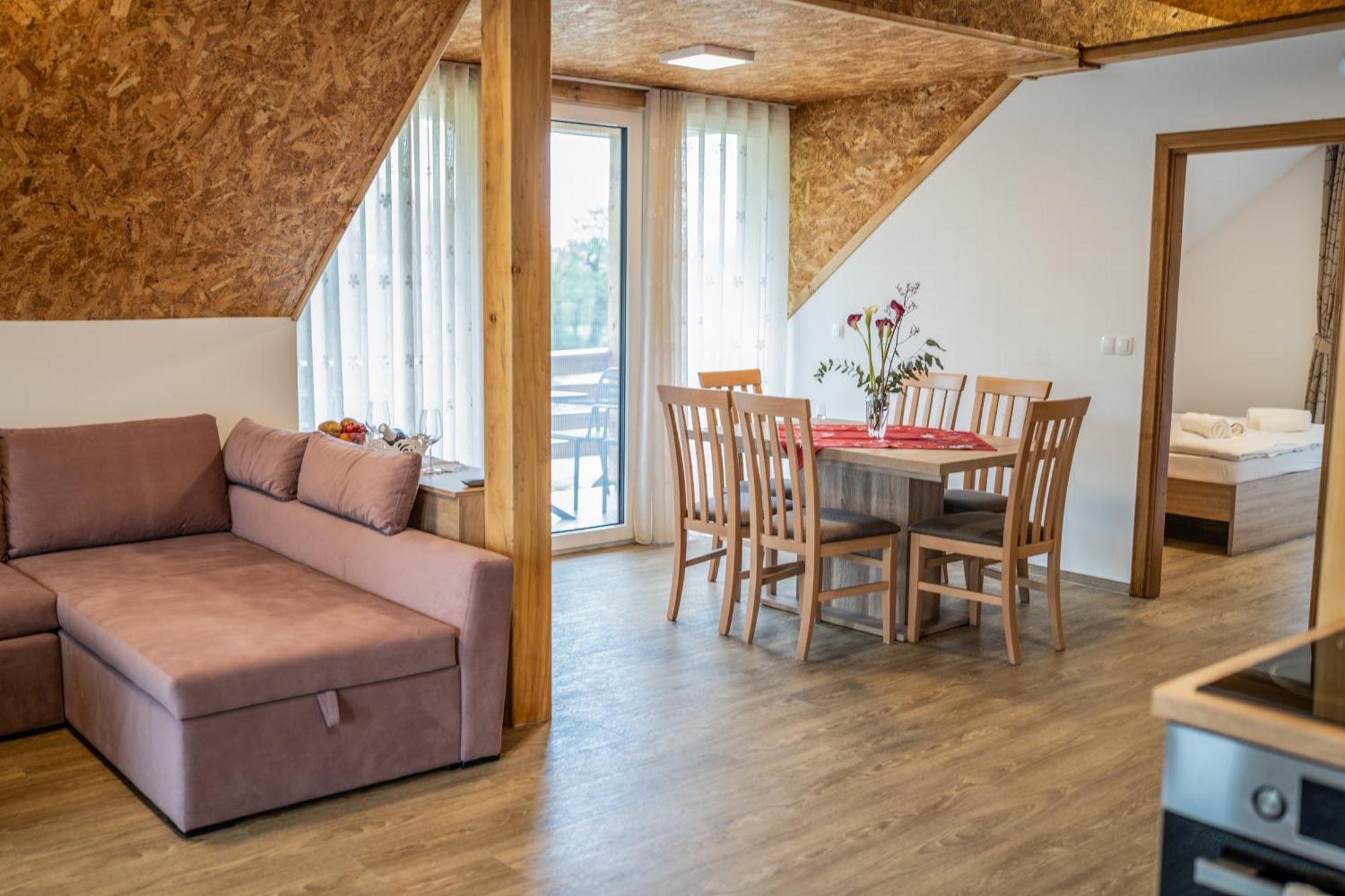 Ribnik Stari Trg Apartment Lesicno Luaran gambar