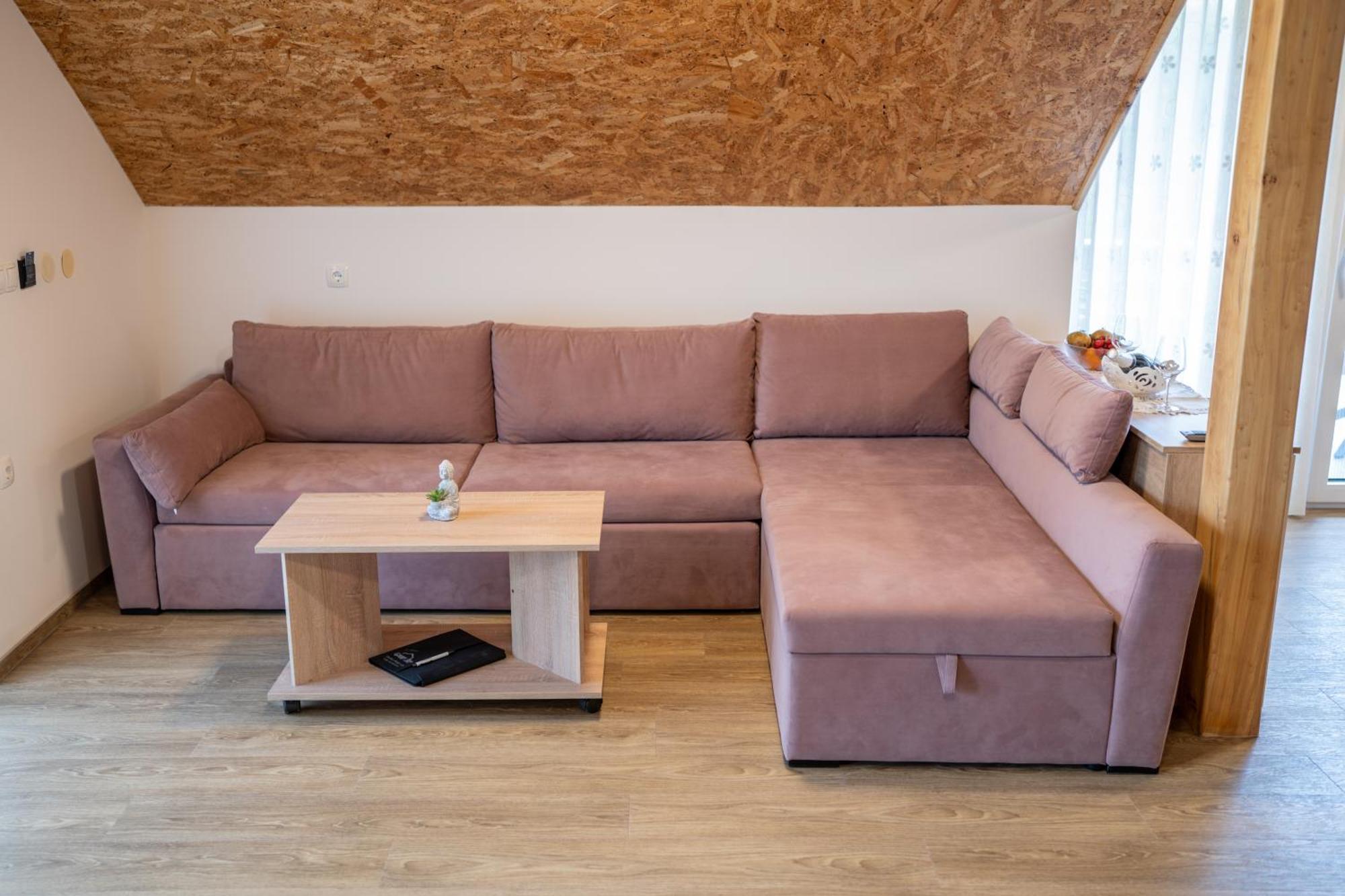 Ribnik Stari Trg Apartment Lesicno Bilik gambar